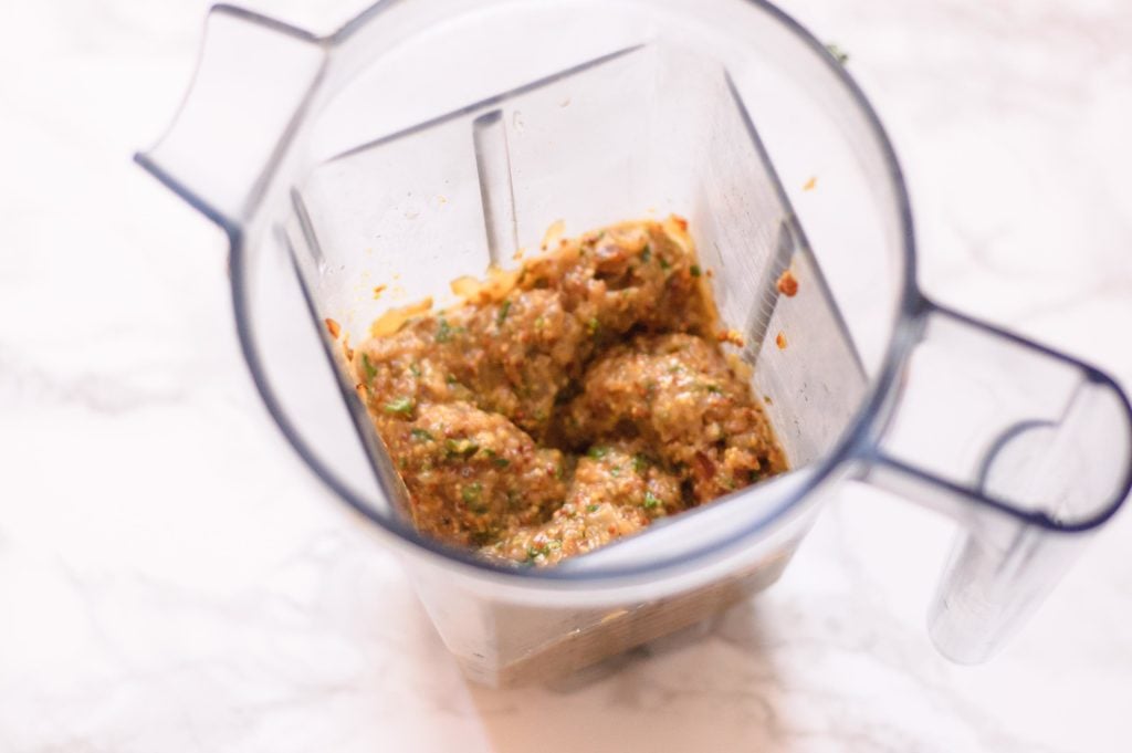 caramelized onion paste inside of a blender.