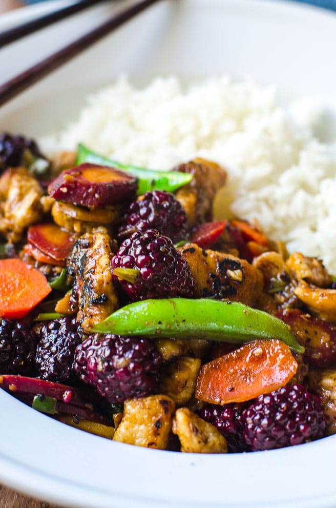 Close up of the fruits and veggies in chicken stir fry.