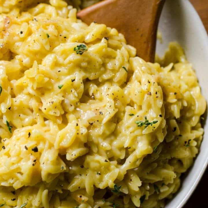 Overhead view of how creamy garlic parmesan orzo gets when cooked in its own sauce.